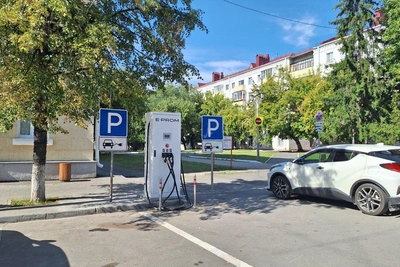 В Кургане появилась новая зарядка для электромобилей