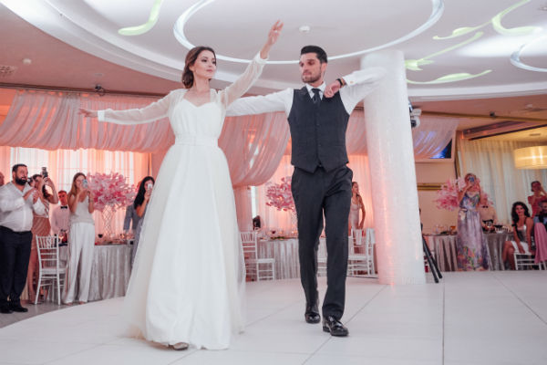 Алеса специально учила грузинский танец к свадьбе