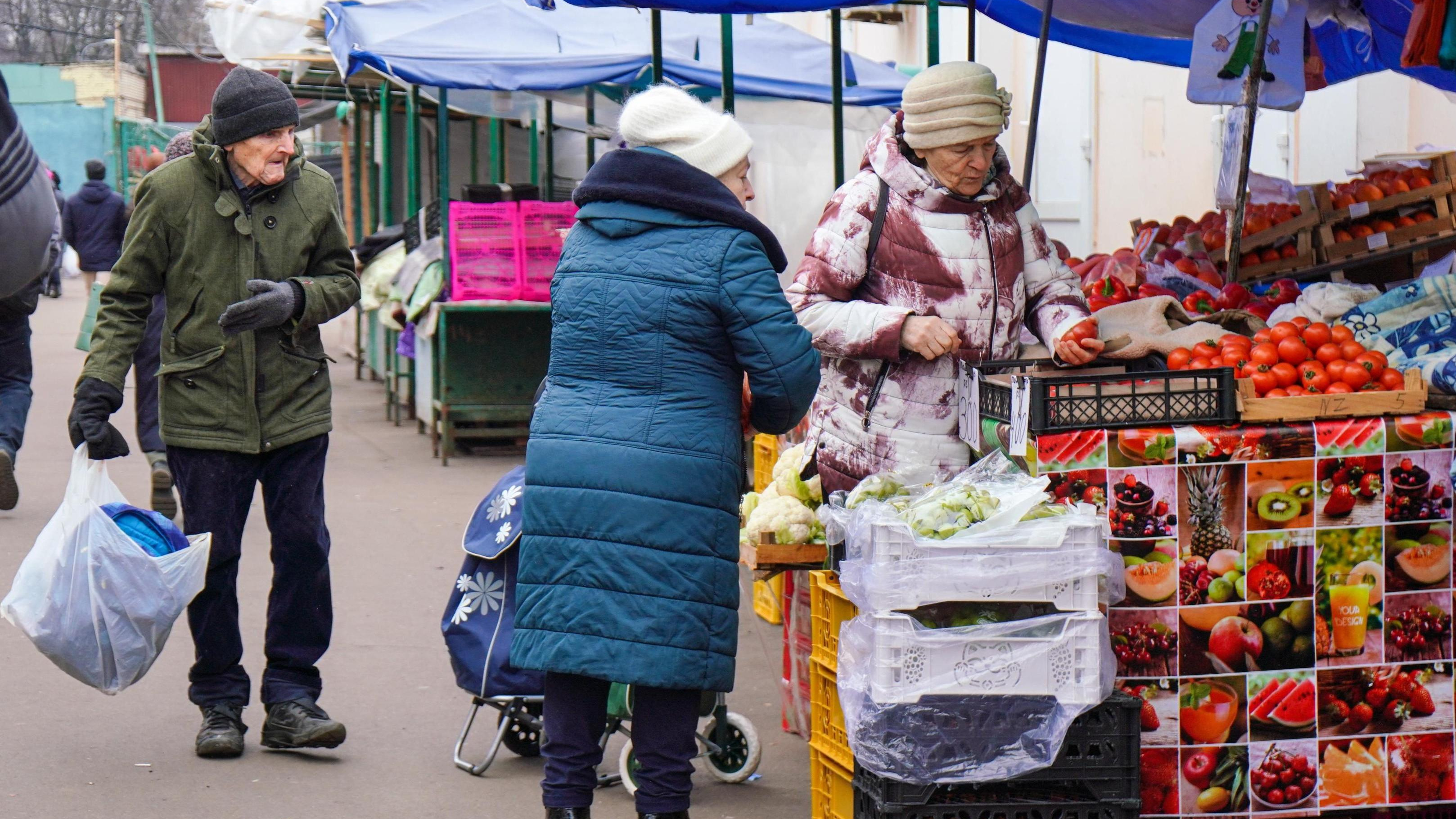 «Выбирая между покупкой лекарств и продуктами». Почему российские пенсионеры в три раза беднее европейских