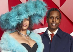Asap Rocky сделал золотое кольцо со статуей Рианны из золота и бриллиантов