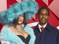 Asap Rocky сделал золотое кольцо со статуей Рианны из золота и бриллиантов
