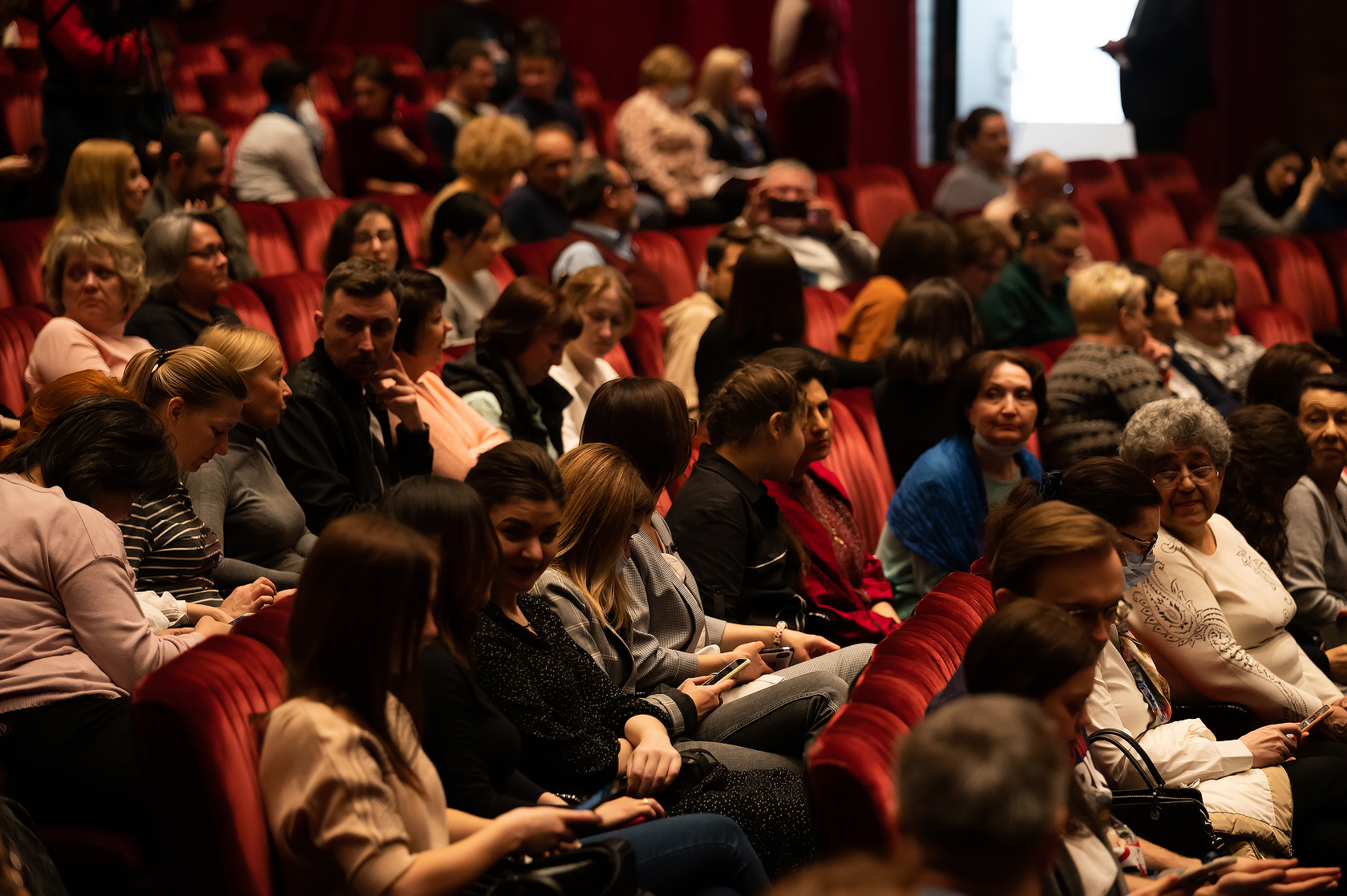 От «Гамлета» до «Маяковского»: какие премьеры ожидаются в театрах Самары в апреле и мае — обзор с ценами