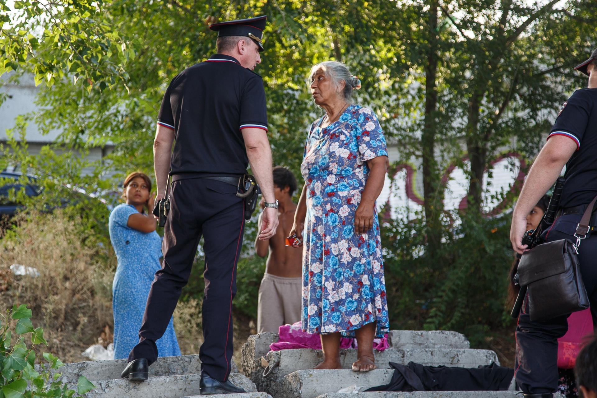 В Волгограде жалуются на кочующий по знаковым местам города-героя цыганский  табор - 17 августа 2023 - V1.ру