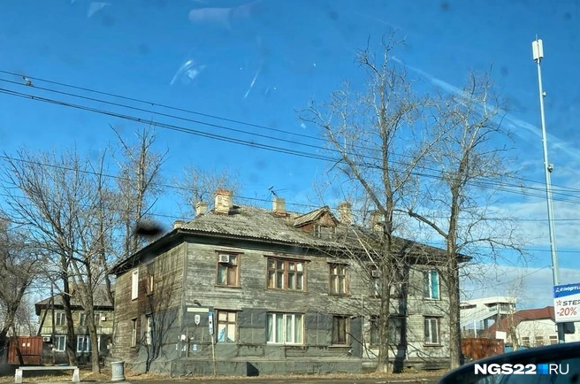 В Хабаровске еще сохранились такие старые бараки | Источник: Ирина Господаренко / NGS22.RU