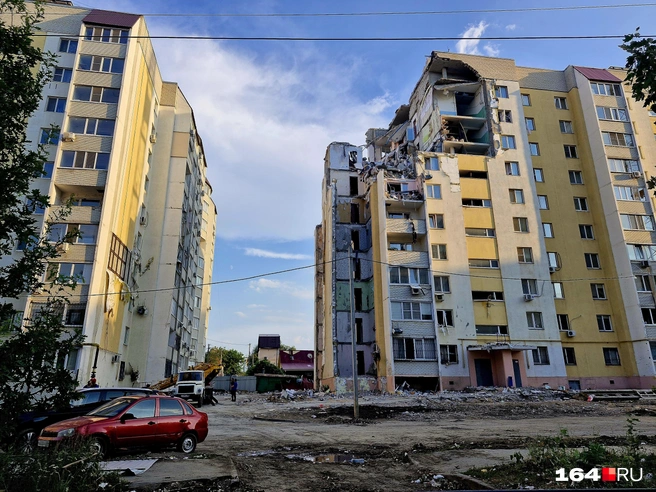 Чтобы люди смогли вернуться в квартиры, надо разобрать пятый подъезд, но этого пока не сделано | Источник: Виктория Федорова / 164.RU