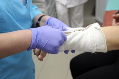 Работник БТРЗ отсудил у завода выплату из-за травмы