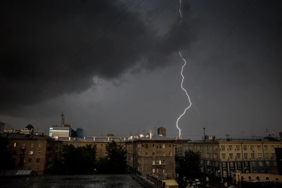 В Воронеже объявлен желтый уровень из-за грозы