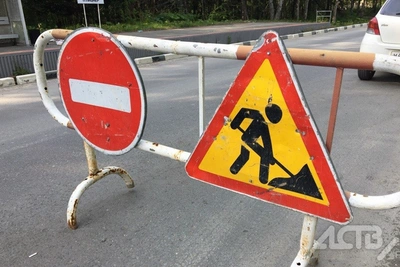 В Южно-Сахалинске временно ограничат движение через железнодорожный переезд