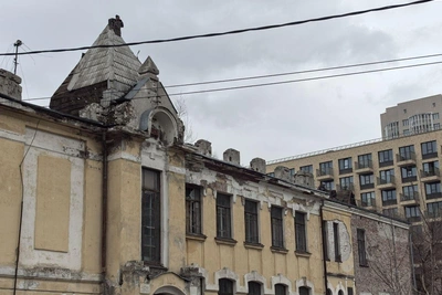 На школе Крячкова в Новосибирске разбирают крышу