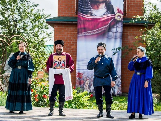 Духовно-исторический фестиваль стал отличной возможностью вспомнить старинные народные песни | Источник: Алексей Журавлев