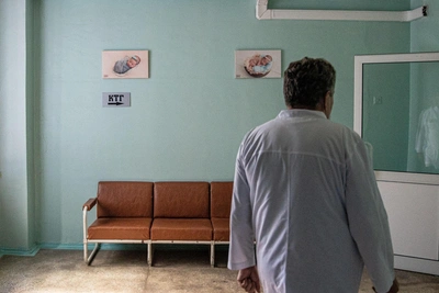 Mother Blames Doctors for Newborn Death After Knee Pressure During Birth