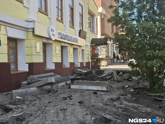 Так выглядел перекопанный тротуар возле «Особняка» | Источник: Анастасия Сысоева