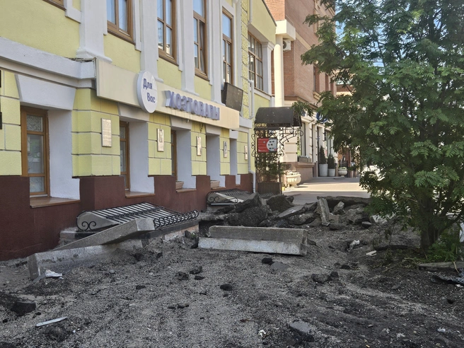 Так выглядел перекопанный тротуар возле «Особняка» | Источник: Анастасия Сысоева