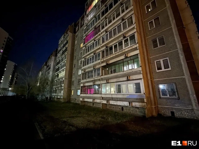 По факту падения ребенка возбуждено уголовное дело | Источник: читатель E1.RU