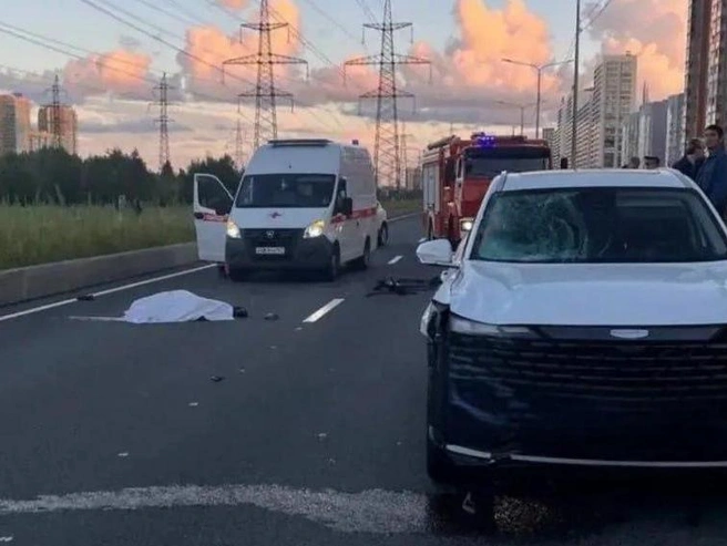 К месту происшествия прибыли медики, сотрудники ДПС, а также расчеты 147-й пожарной части и Леноблпожспаса | Источник: Официальный канал Комитета правопорядка и безопасности Ленинградской области