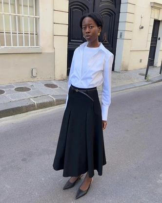 Лучшие базовые футболки, чтобы носить со свитерами, жакетами и рубашками