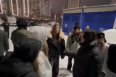 Подростки в Екатеринбурге избили школьницу, видео инцидента