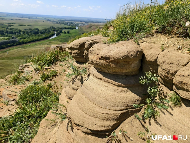 Обточенная водой порода на вершине | Источник: Булат Салихов / UFA1.RU