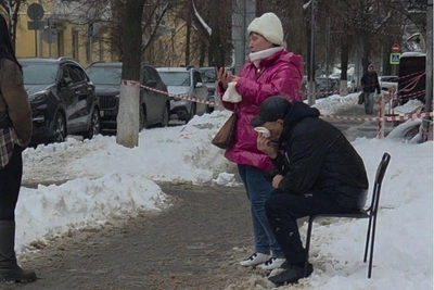 В Волгограде мужчина рассек бровь при падении у аппарата губернатора