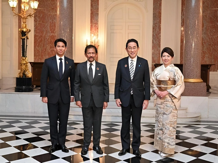 Абдул с отцом на юбилейном саммите в Японии, 16 декабря 2023