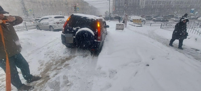 Провал становится больше | Источник: читатель НГС Алексей