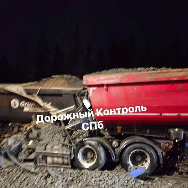 «Лютый замес». Грузовику оторвало кабину в ДТП на «Скандинавии»  | Источник: ДТП и ЧП | Санкт-Петербург