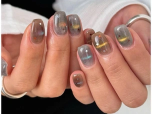 Лазерный «кошачий глаз»: 9 необычных маникюров в корейском стиле