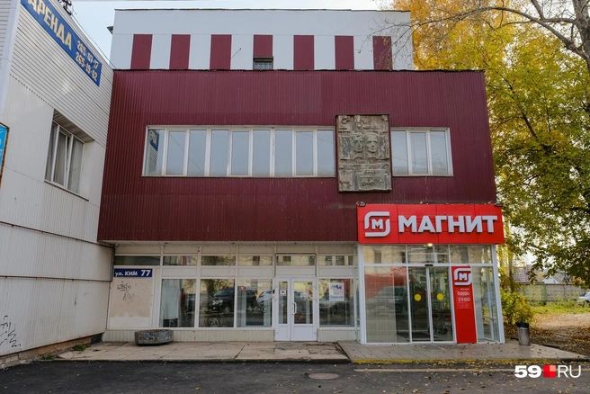 Центральный фасад здания на КИМ, 77 | Источник: Тимофей Калмаков