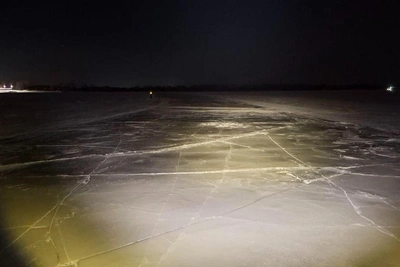 Samara residents film unique underwater ice on Volga River