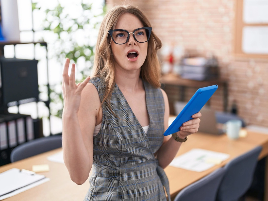 Не держите в себе: как нецензурные слова влияют на вашу жизнь (все не так плохо, как кажется) | marieclaire.ru