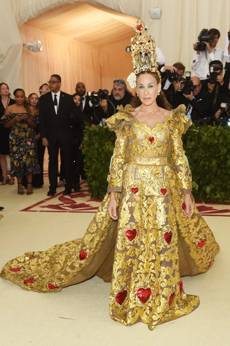 Сара Джессика Паркер в Dolce & Gabbana Alta Moda на Met Gala 2018