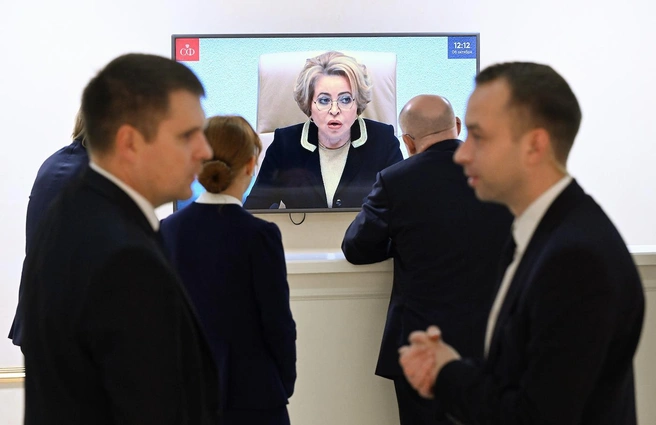 Над тунеядцами сгущаются тучи. Где, кроме правительства Петербурга, поддержали идею о плате безработных за ОМС  | Источник: Дмитрий Духанин / «Коммерсантъ»