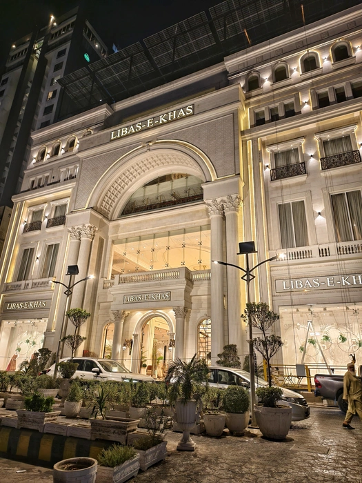 А это магазин одежды в Лахоре | Источник: Гала Ермошкина