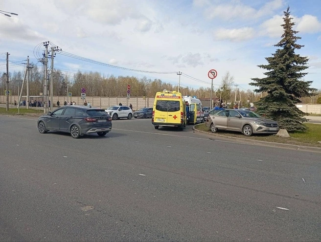 Четверо пострадали в ДТП с машиной скорой помощи в Петербурге | Источник: Мегаполис | ДТП и ЧП | Санкт-Петербург | Питер / Телеграм
