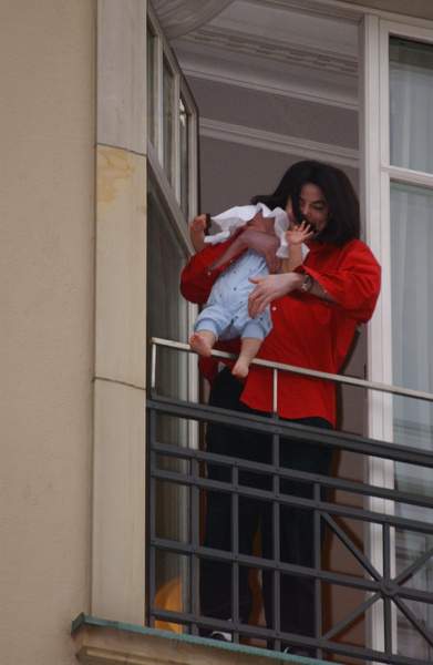 Майкл Джексон с сыном Бигги