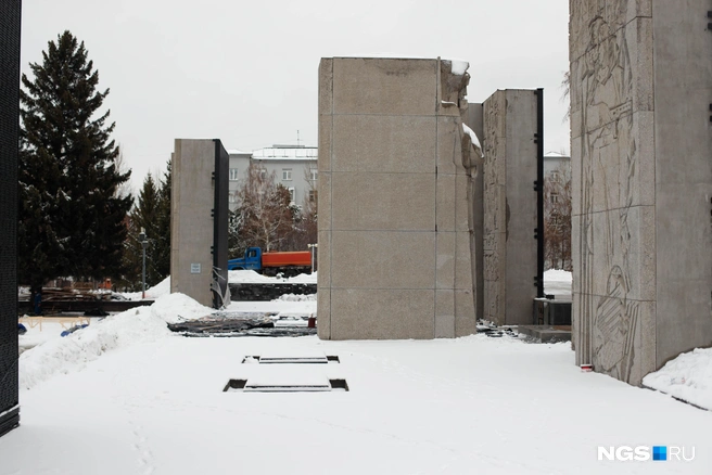 На проведение работ выделено 60 миллионов рублей. Согласно паспорту объекта, завершить второй этап реконструкции должны до 30 декабря | Источник: Андрей Бортко / NGS.RU