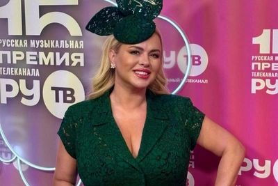 «Мужчины любят мягких женщин»: Семенович впечатлила пышными формами в леопардовом купальнике