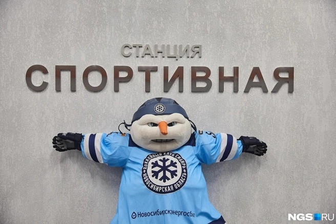 Главной звездой на открытии стал Снеговик. | Источник: Александр Ощепков / NGS.RU