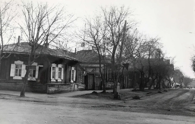 Вид на четную сторону улицы Урицкого, от Кирова до Красина, в 1978 году | Источник: Комитет по делам архивов Курганской области / Vk.com