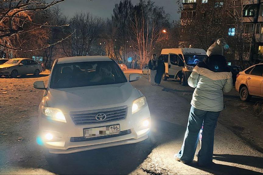 Водитель Toyota на Уктусе наехала на ногу пешеходу