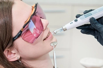 Доказательная стоматология — не тренд, а реальность. Мнение экспертов «ОМ Доктор»