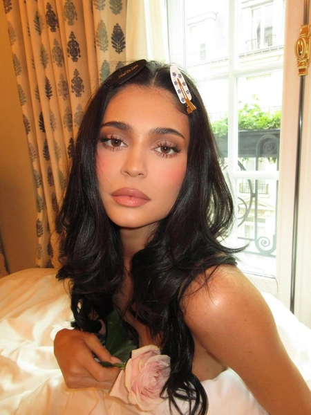 Источник: @makeupbyariel