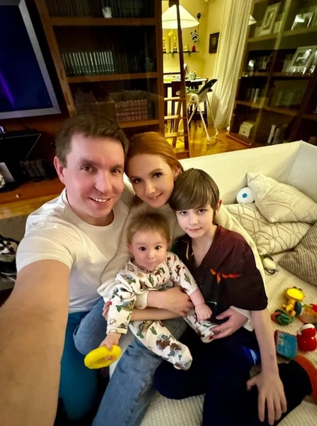 Дмитрий и Лена поженились более трех лет назад, у супругов есть общий сын