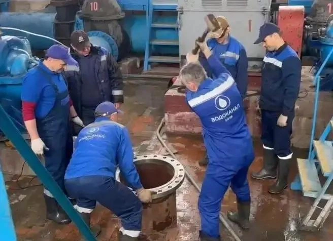 Ликвидируют аварию со вчерашнего вечера | Источник: пресс-служба Водоканала Сочи