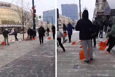 Crowd of street cleaners spotted in Voronezh center after snow