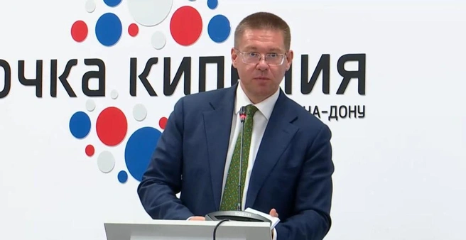 Удалиться журналистов попросил замгендиректора АСИ Игорь Карачин | Источник: donland.ru