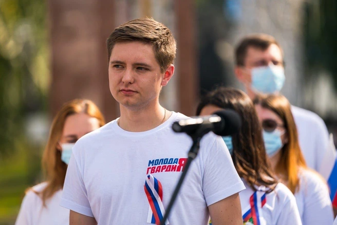 С 2022 года&nbsp;— председатель Молодежного парламента при думе ХМАО и руководитель региональной общественной приемной председателя партии «Единая Россия». | Источник: Кирилл Медведев / Вконтакте