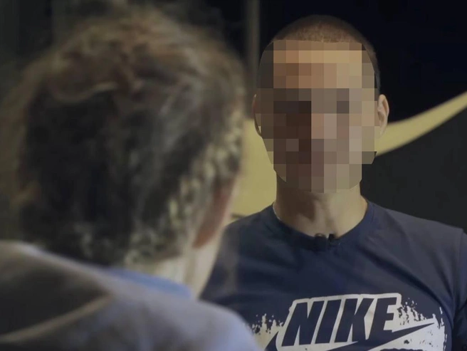 Погибший Филипп в беседе с Ксенией Собчак рассказывал о пребывании в монастыре отца Сергия | Источник: Осторожно: Собчак / YouTube.com