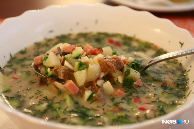 Колбасу можно заменить куриной грудкой, индейкой, нежирной говядиной или телятиной | Источник: Анна Золотова / NGS.RU