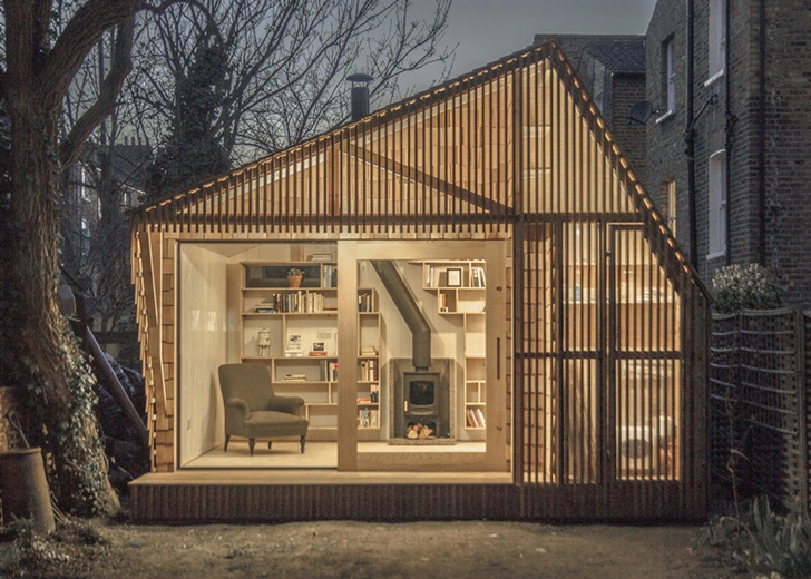 «Домик писателя» (Writer's Shed) — проект лондонской студии Weston Surman & Deane. Клиенту-писателю нужен был на участке отдельный рабочий кабинет, который бы отражал его увлечение детской литературой и мифологией. | Источник: архив пресс-служб